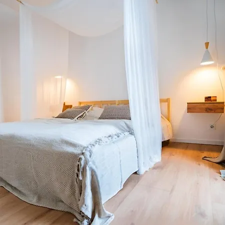 Apartment Luxus Designstudio Fuer 4 Personen Mit Terrasse