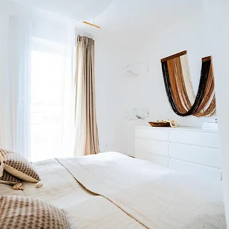 Apartment 2 Bedroom Apartment - Zentral - Kueche - Balkon - Wifi - Netflix - Business - Kaffe - Parkhaus Wiesbaden
