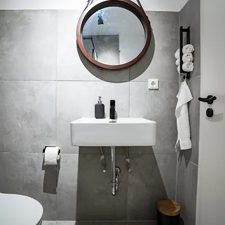 Luxus Designstudio Fuer 4 Personen Mit Terrasse