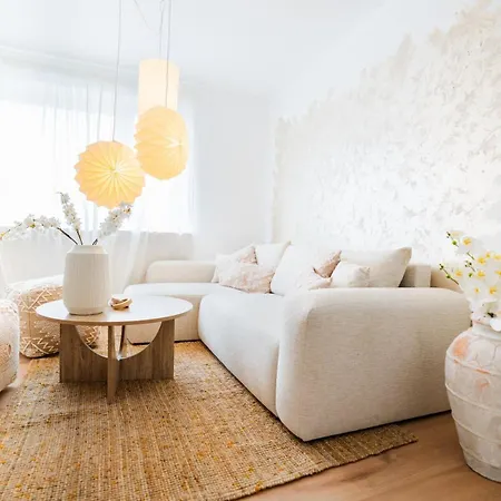 Apartment 2 Bedroom Apartment - Zentral - Kueche - Balkon - Wifi - Netflix - Business - Kaffe - Parkhaus