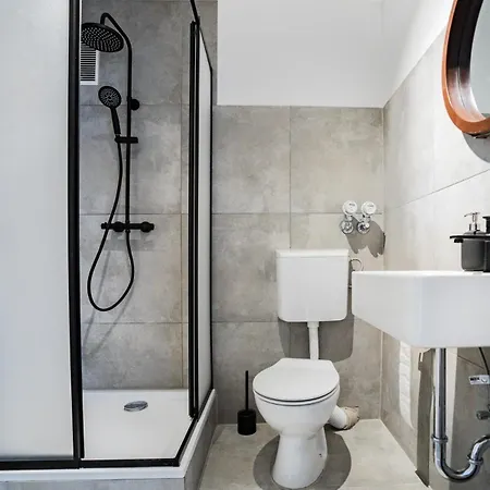 Apartment Luxus Designstudio Fuer 4 Personen Mit Terrasse Wiesbaden