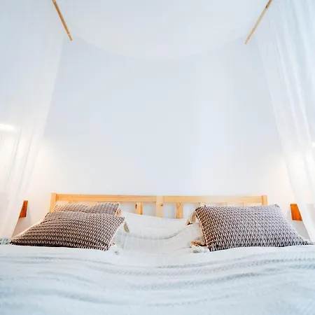 Apartment Luxus Designstudio Fuer 4 Personen Mit Terrasse Wiesbaden