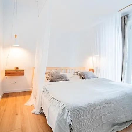 Luxus Designstudio Fuer 4 Personen Mit Terrasse *