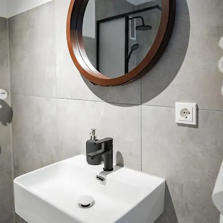 Luxus Designstudio Fuer 4 Personen Mit Terrasse Apartment *